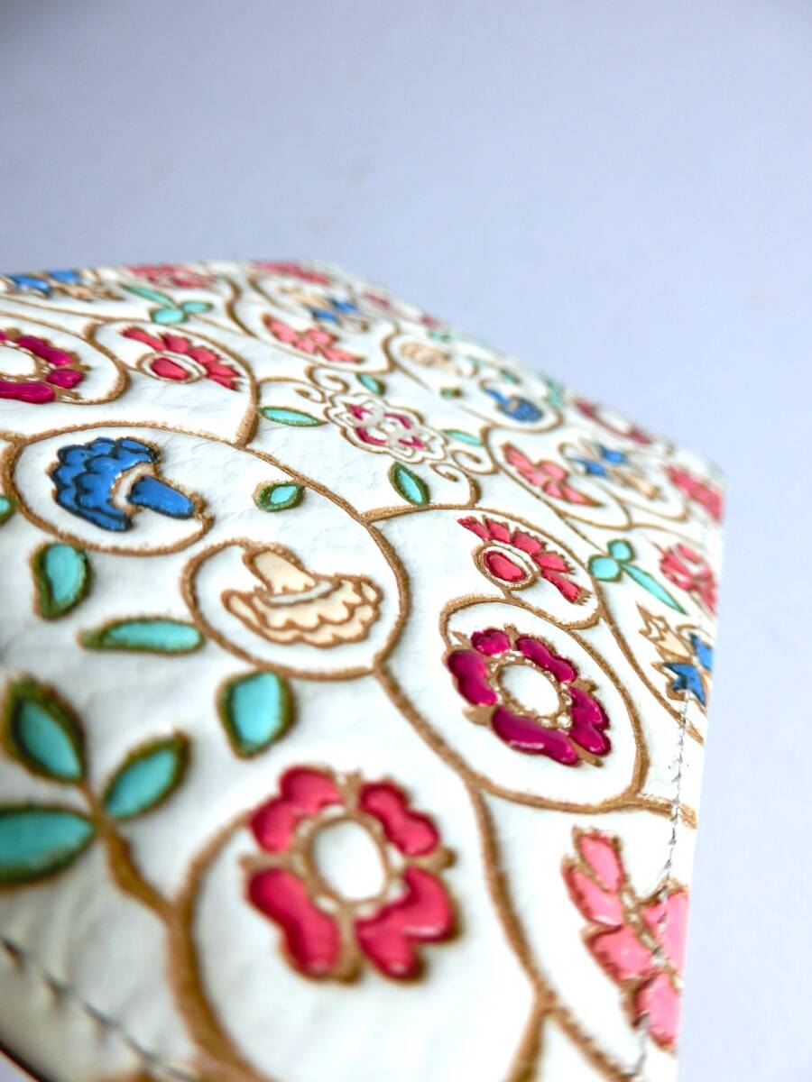 文庫屋大関　パスケース　フラット　名刺入れ　カードホルダー　エンボス　白アイボリー　本革レザー　皮革伝統工芸　収納箇所2　セイル_画像2