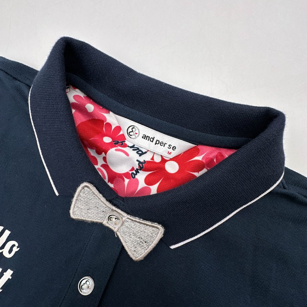 and per se アンパスィ ワッペン風刺繍&プリント 花柄 半袖 ポロシャツ Mサイズ /紺/ネイビー/レディース/ゴルフ/スポーツ/ブラホワ_画像5