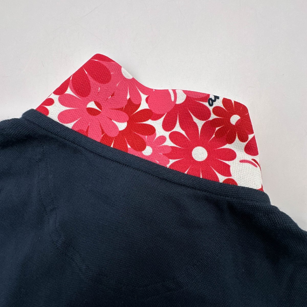 and per se アンパスィ ワッペン風刺繍&プリント 花柄 半袖 ポロシャツ Mサイズ /紺/ネイビー/レディース/ゴルフ/スポーツ/ブラホワ_画像6