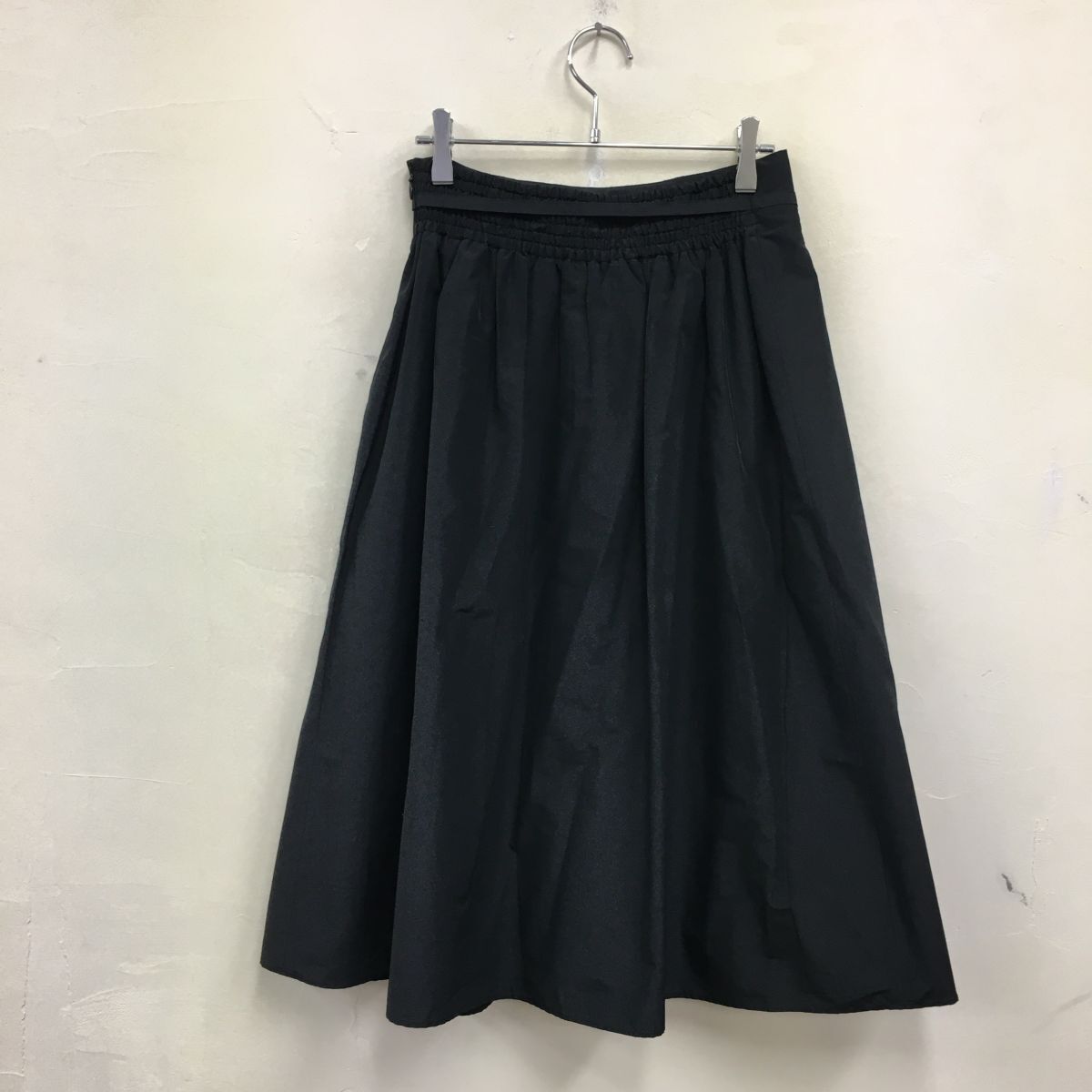 2N1285-G◆ AMACA アマカ ウエストリボンミディフレアプリーツスカート 微光沢 ウエストゴム イージー ◆ size38 黒 ポリエステル_画像6