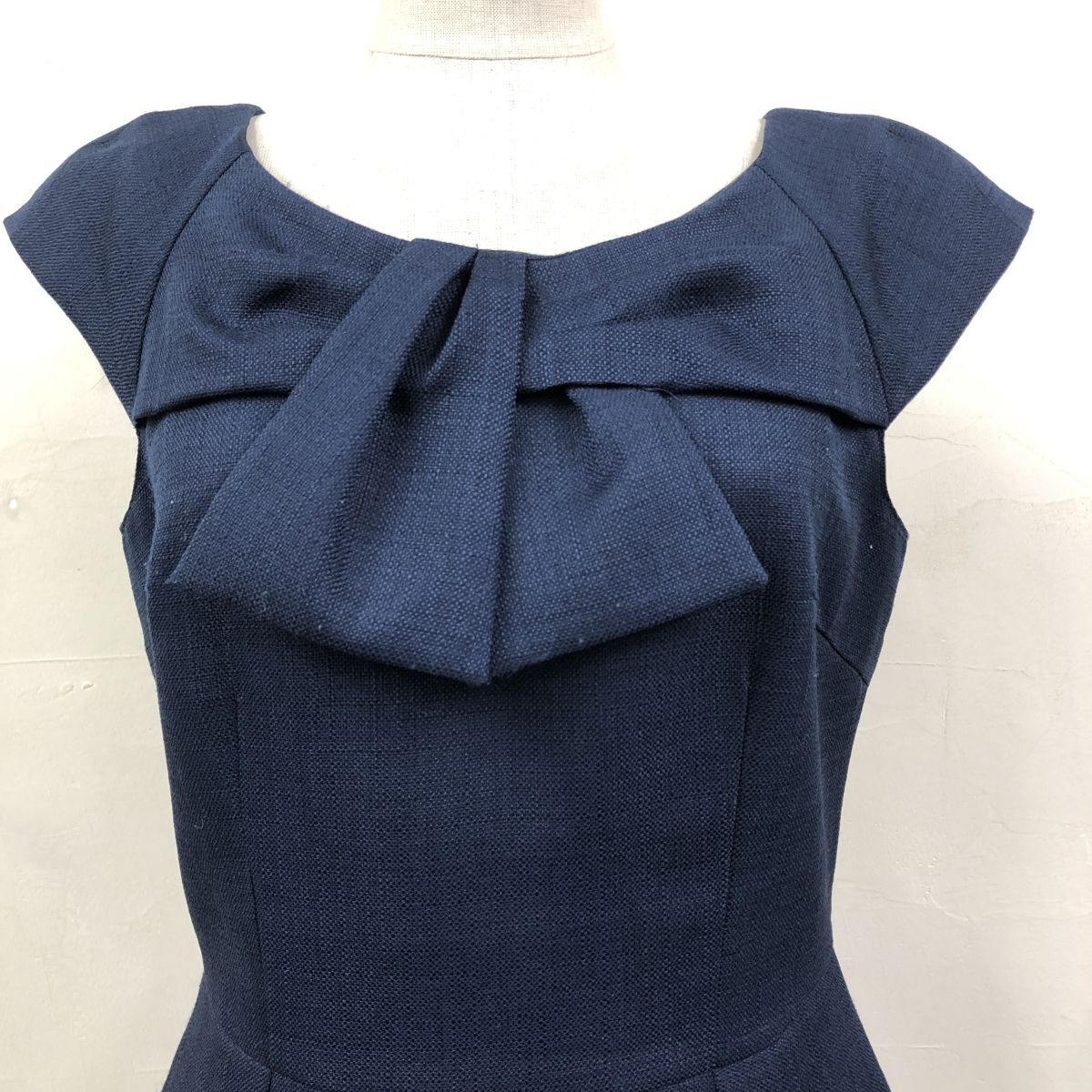2N1547-Y◆Apuweiser-riche アプワイザーリッシェ ノースリーブワンピース リボン 裏地あり 膝上丈 レディース ◆size1 ネイビー ポリ_画像3