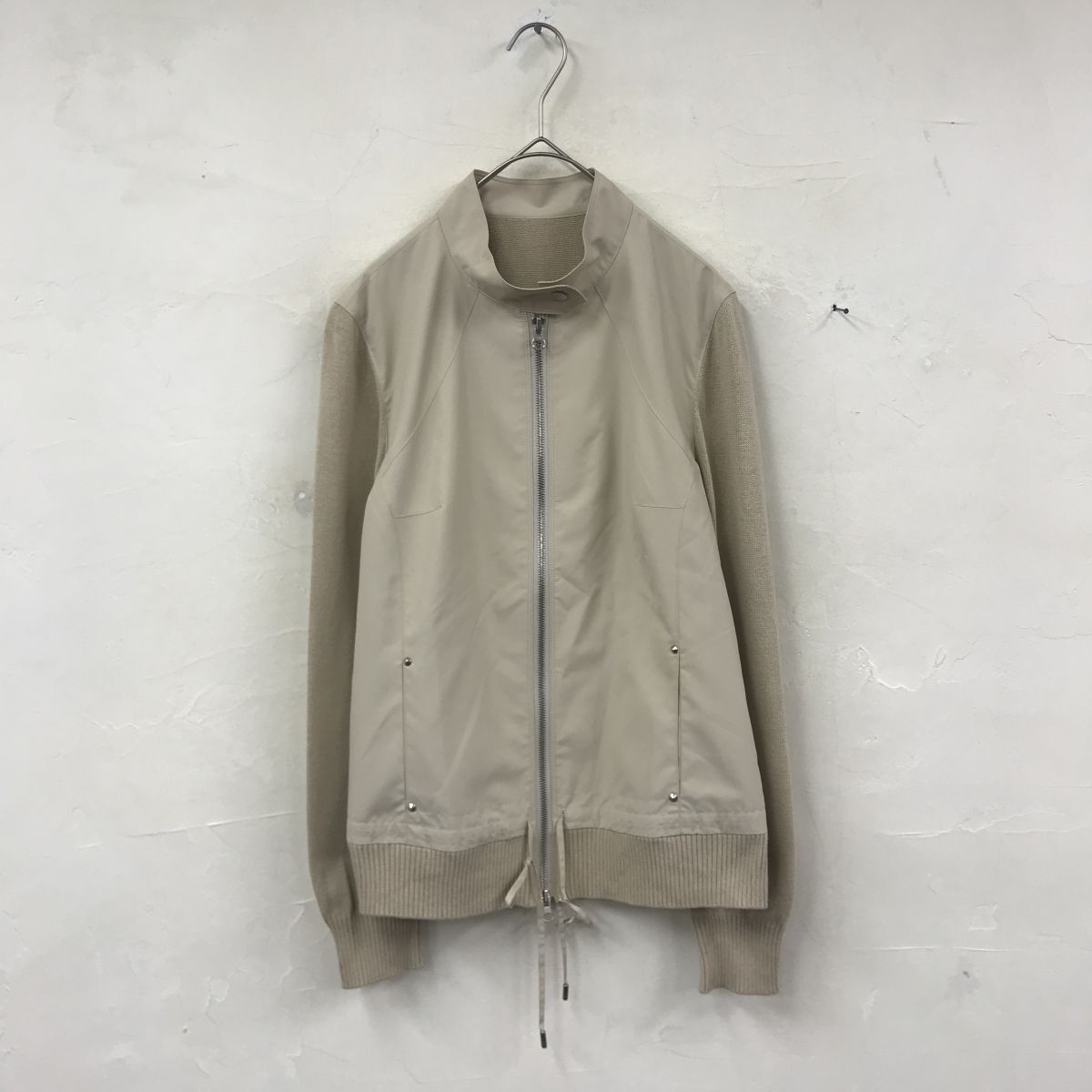 2N1740-T◆Leilian レリアン ブルゾンジャケット デザイン ノーカラー ドッキング◆sizeO ベージュ レディース トップス ポリエステル_画像2