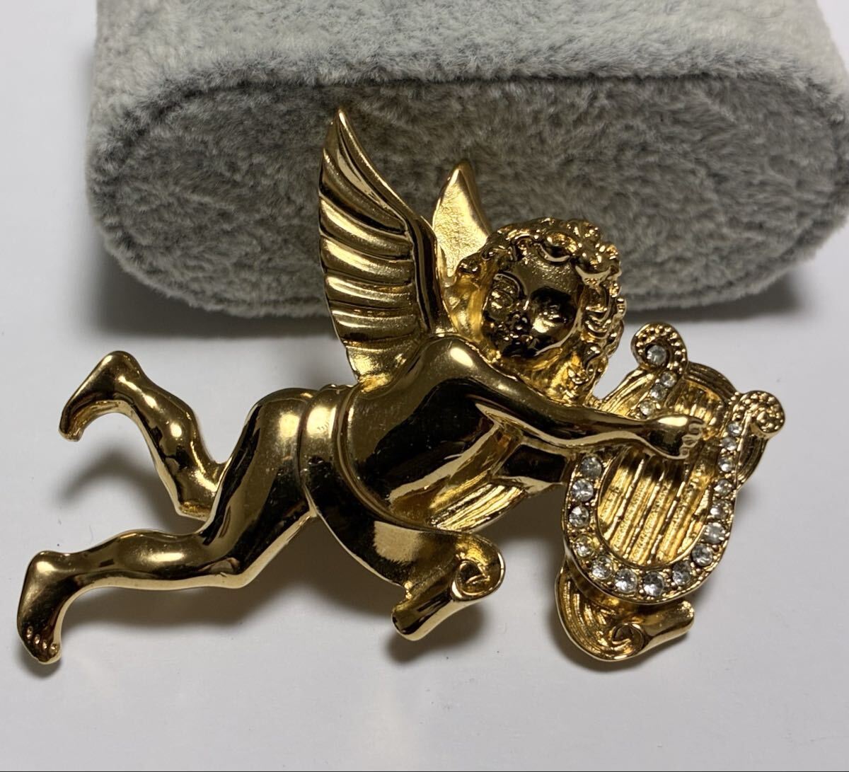 GIVENCHY ジバンシィ ヴィンテージ ブローチ 天使 エンジェル　ラインストーン　ゴールドカラー　大きめ アクセサリー_画像1