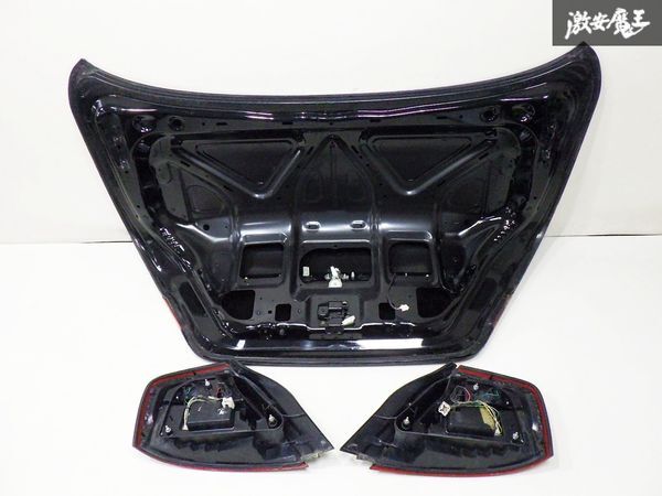 【業者出品】 日産純正 F50 シーマ 後期 リア トランク パネル ブラック 黒 加工テールライト付 CIMA 外装 パーツ 部品 インフィニティ仕様_画像6