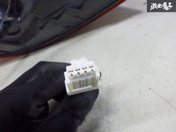 【破損無し！】日産純正 Y51 シーマ 後期 LED テールライト テールランプ 右 右側 運転席側 STANLEY P8641 HY51 フーガ_画像8