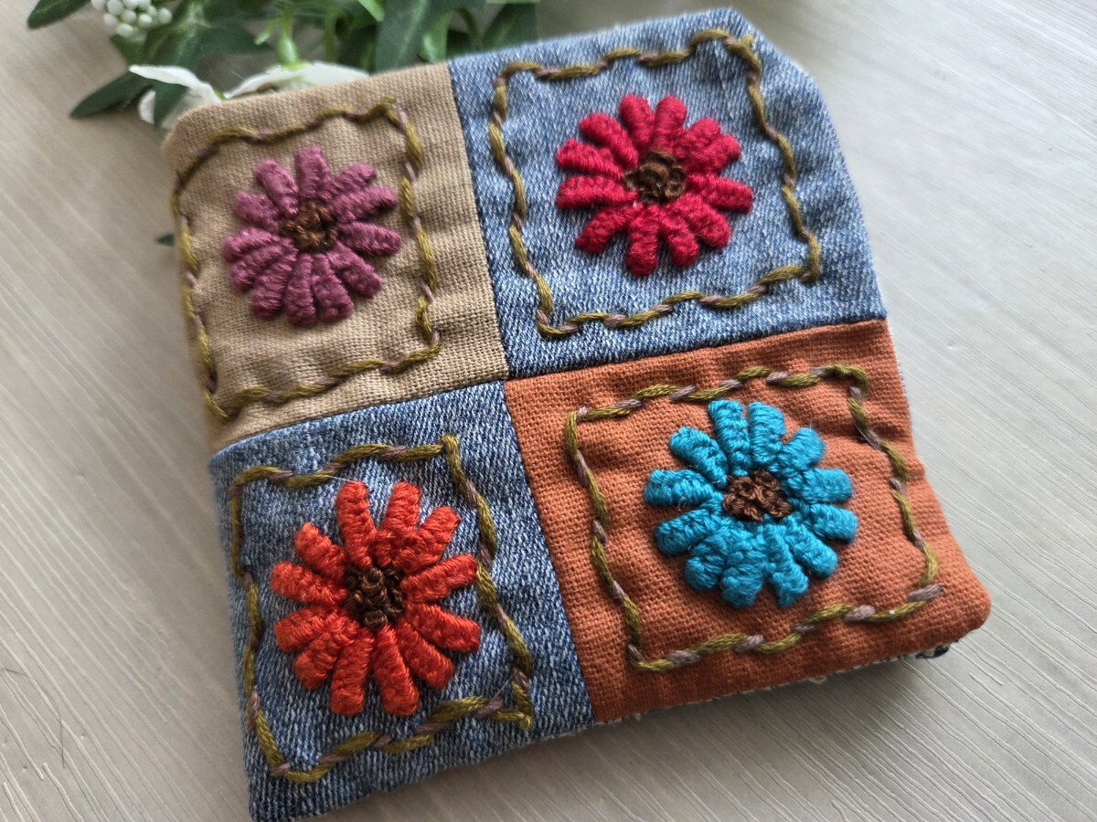 ♪大人可愛いミニポーチ★両面立体花刺繍★デニム・綿麻生地★たて10cm×よこ10cm★小銭入れ・カード入れ・小物入れ_画像8