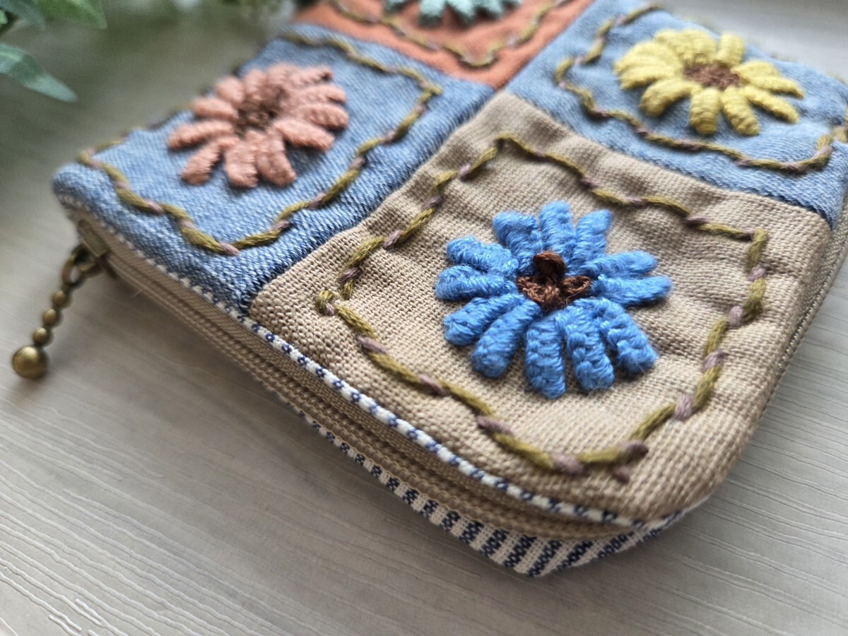 ♪大人可愛いミニポーチ★両面立体花刺繍★デニム・綿麻生地★たて10cm×よこ10cm★小銭入れ・カード入れ・小物入れ_画像7
