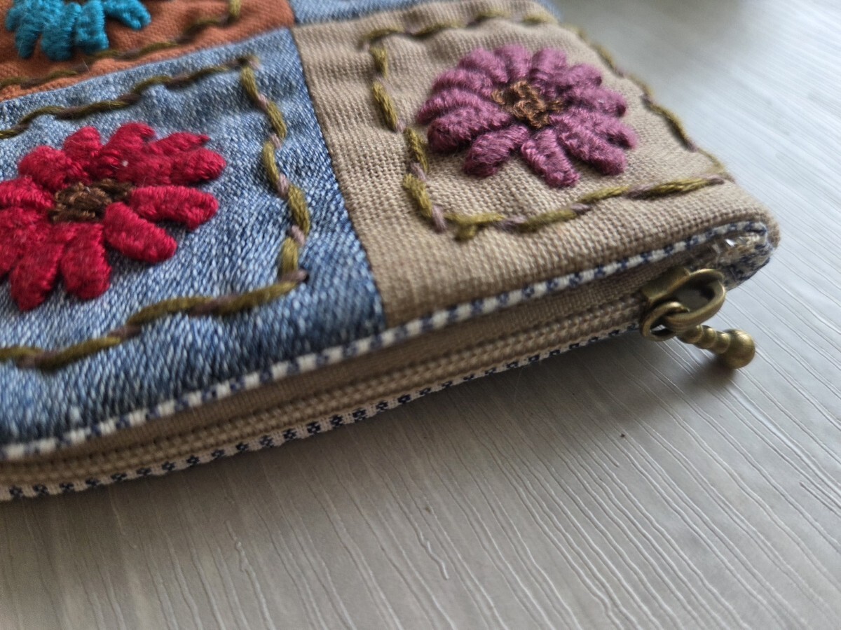 ♪大人可愛いミニポーチ★両面立体花刺繍★デニム・綿麻生地★たて10cm×よこ10cm★小銭入れ・カード入れ・小物入れ_画像5
