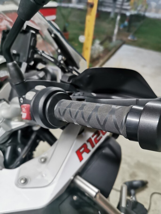 国内発送 即納 バイク 汎用 熱収縮 ハンドル グリップ ブレーキ カバー 黒 ハーレー BMW R1250GS R1200GS 滑り止め_画像9