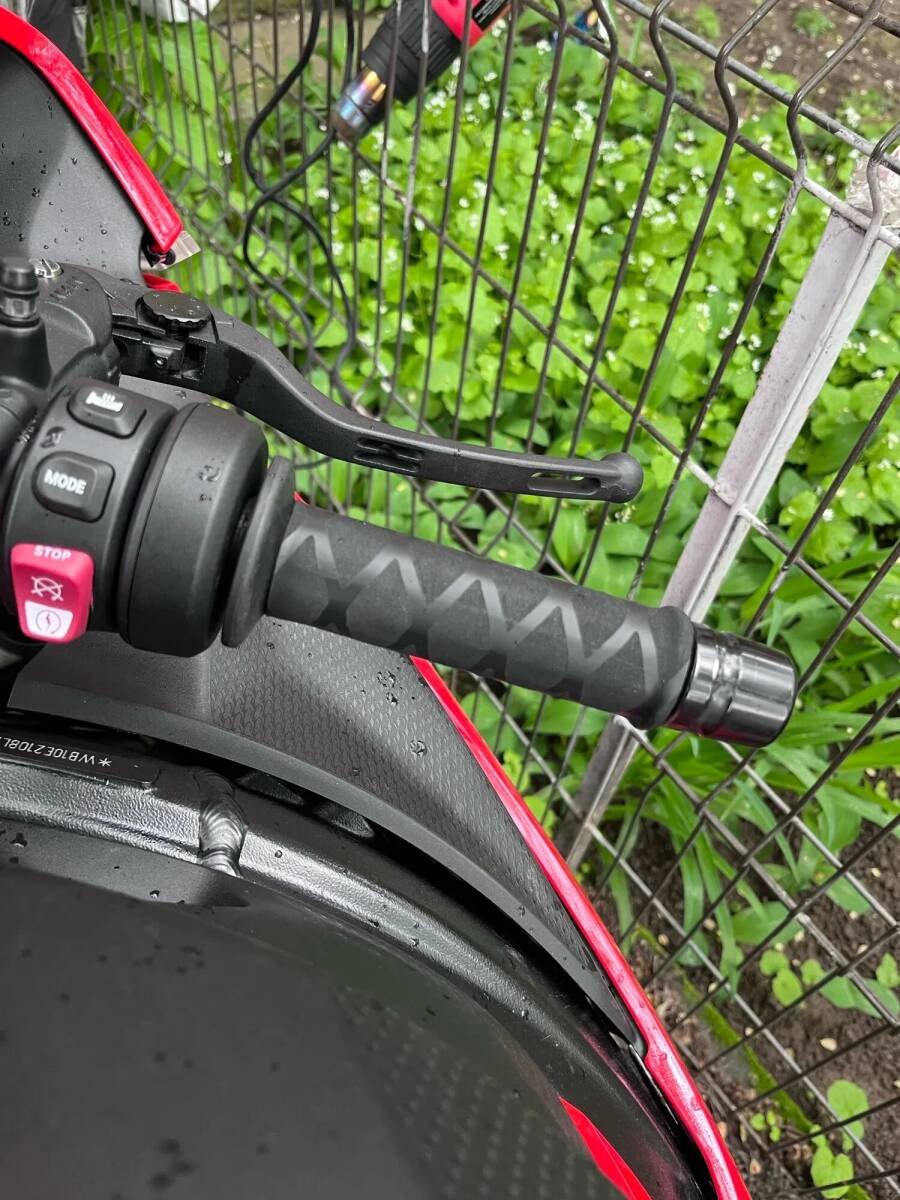 国内発送 即納 バイク 汎用 熱収縮 ハンドル グリップ ブレーキ カバー 黒 ハーレー BMW R1250GS R1200GS 滑り止め_画像10