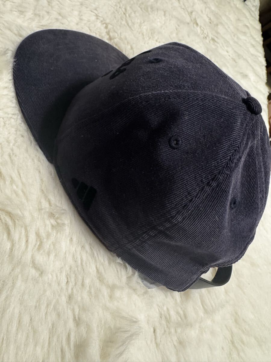 アディダスゴルフ 秋冬モデル メンズ コーデュロイ フラットビル キャップ MKO77 adidas golf ネイビー_画像3