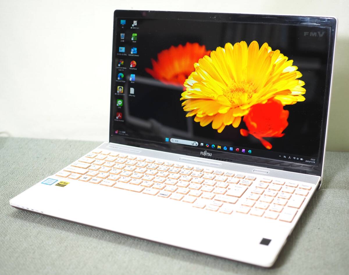 爆速！第8世代Core i7-8550U/8GB/SSD128GB+HDD1TB/Windows11/オフィス2021/ブルーレイ/Full HD/Type-C/ONKYOスピーカー//FMV-AH77/B3_画像1