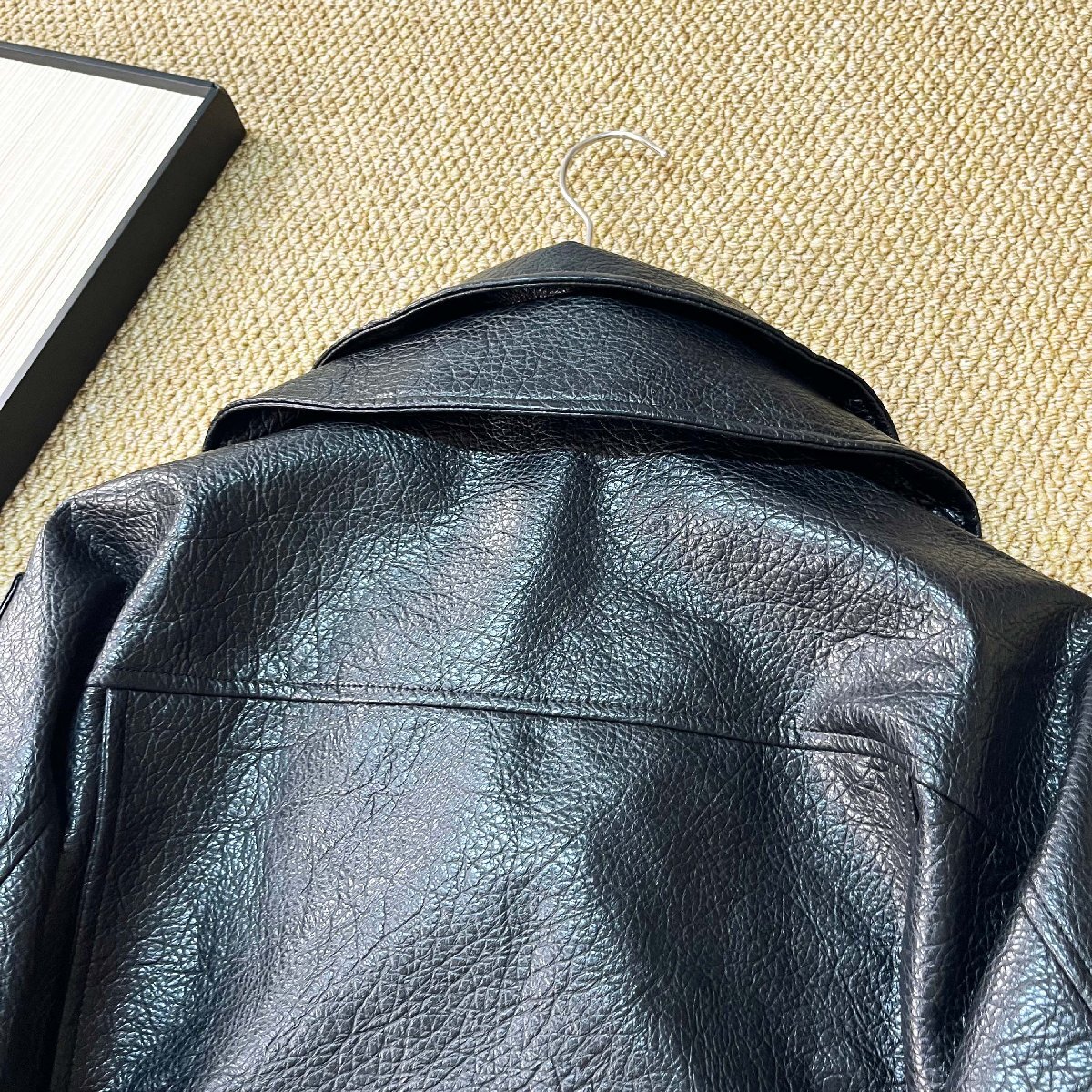 レザージャケット カナダ製造 牛革 本革 光沢 滑らか 保温 ゆったり 折り襟 カッコイイ ストリート系 ライダース 革ジャン バイク用 SIZE:M_画像5