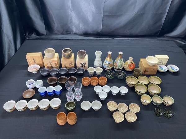 B6-482 酒器　おちょこ お猪口　とっくり 徳利　大量　まとめて画像分　九谷焼 等　酒器　陶器　ぐい呑み　盃　徳利　伝統工芸_画像1