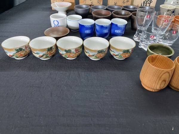 B6-482 酒器　おちょこ お猪口　とっくり 徳利　大量　まとめて画像分　九谷焼 等　酒器　陶器　ぐい呑み　盃　徳利　伝統工芸_画像3