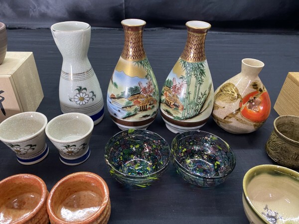 B6-482 酒器　おちょこ お猪口　とっくり 徳利　大量　まとめて画像分　九谷焼 等　酒器　陶器　ぐい呑み　盃　徳利　伝統工芸_画像4