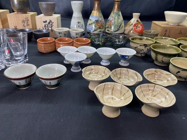 B6-482 酒器　おちょこ お猪口　とっくり 徳利　大量　まとめて画像分　九谷焼 等　酒器　陶器　ぐい呑み　盃　徳利　伝統工芸_画像5