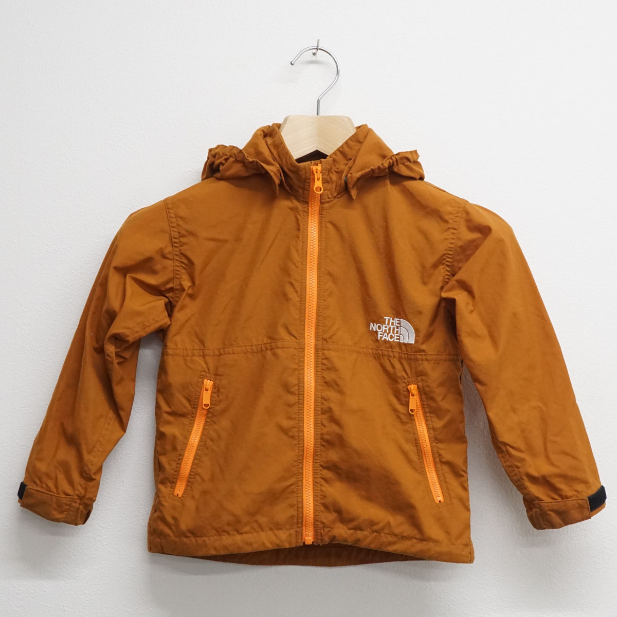 THE NORTH FACE ザノースフェイスキッズ コンパクトジャケット NPJ22210 アウトドア USED品 オレンジ 110サイズ X8313_画像1