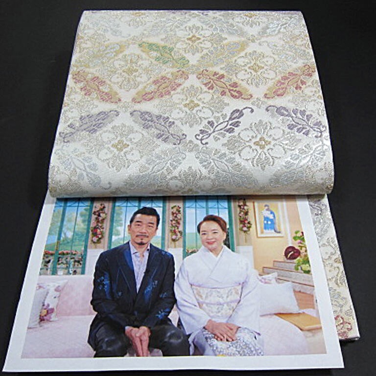 期間限定大幅値下げです!阿木曜子さん着用柄 新品【御仕立上】西陣織六通柄袋帯 お茶会・お出かけ・式典・入卒式などに!_画像2