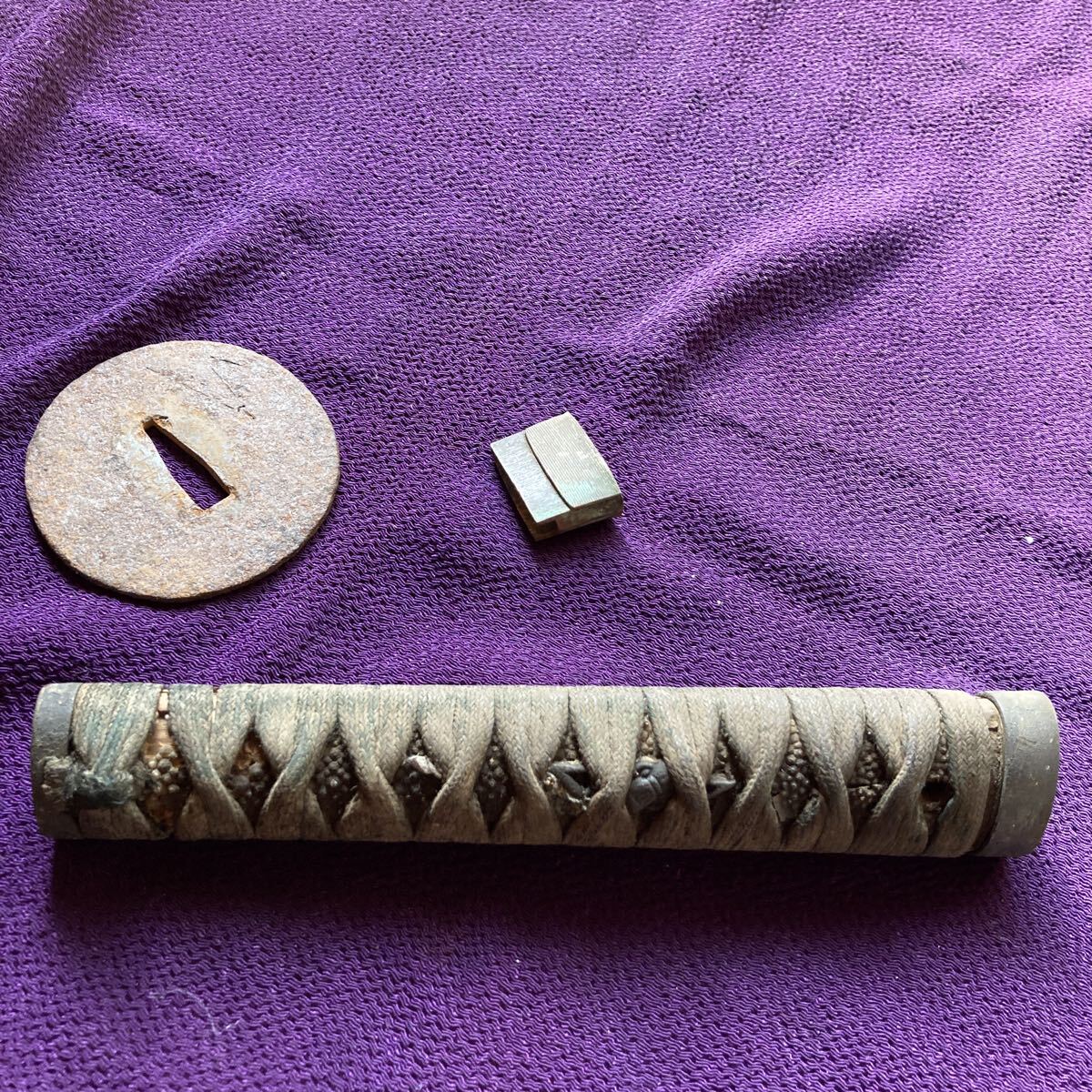 старый меч. гарда меча . рисунок. ... .. японский меч принадлежности детали доспехи принадлежности старый меч. гарда меча . рисунок. ... .. японский меч принадлежности детали доспехи принадлежности