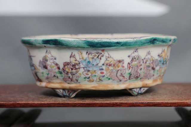 ★★　陶翠庵　盆栽鉢【陶 翠】 「彩色狐の嫁入り絵図 」 「外縁下帯段脚木瓜鉢」_画像2