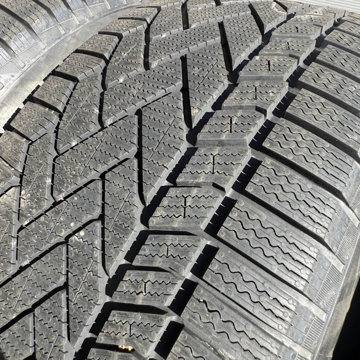 2024年製造　４本イボ有Continental NorthContact NC7 スタッドレス275/50R20 113T XL　X166 GLE X167 GLS W465 W463A W463 Gクラス BMW X7_画像3