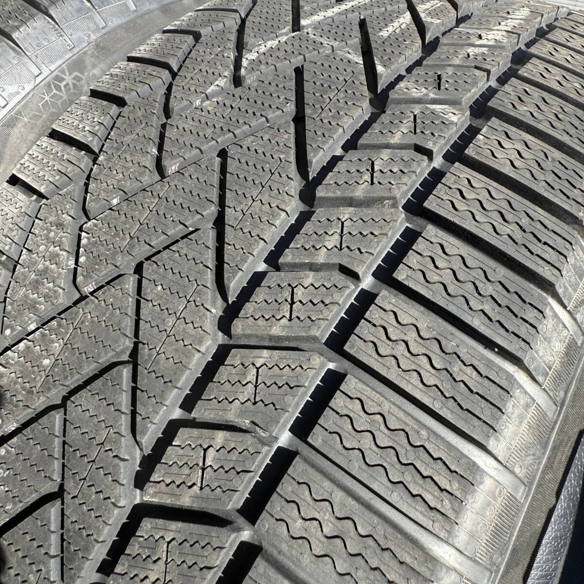 2024年製造　４本イボ有Continental NorthContact NC7 スタッドレス275/50R20 113T XL　X166 GLE X167 GLS W465 W463A W463 Gクラス BMW X7_画像2