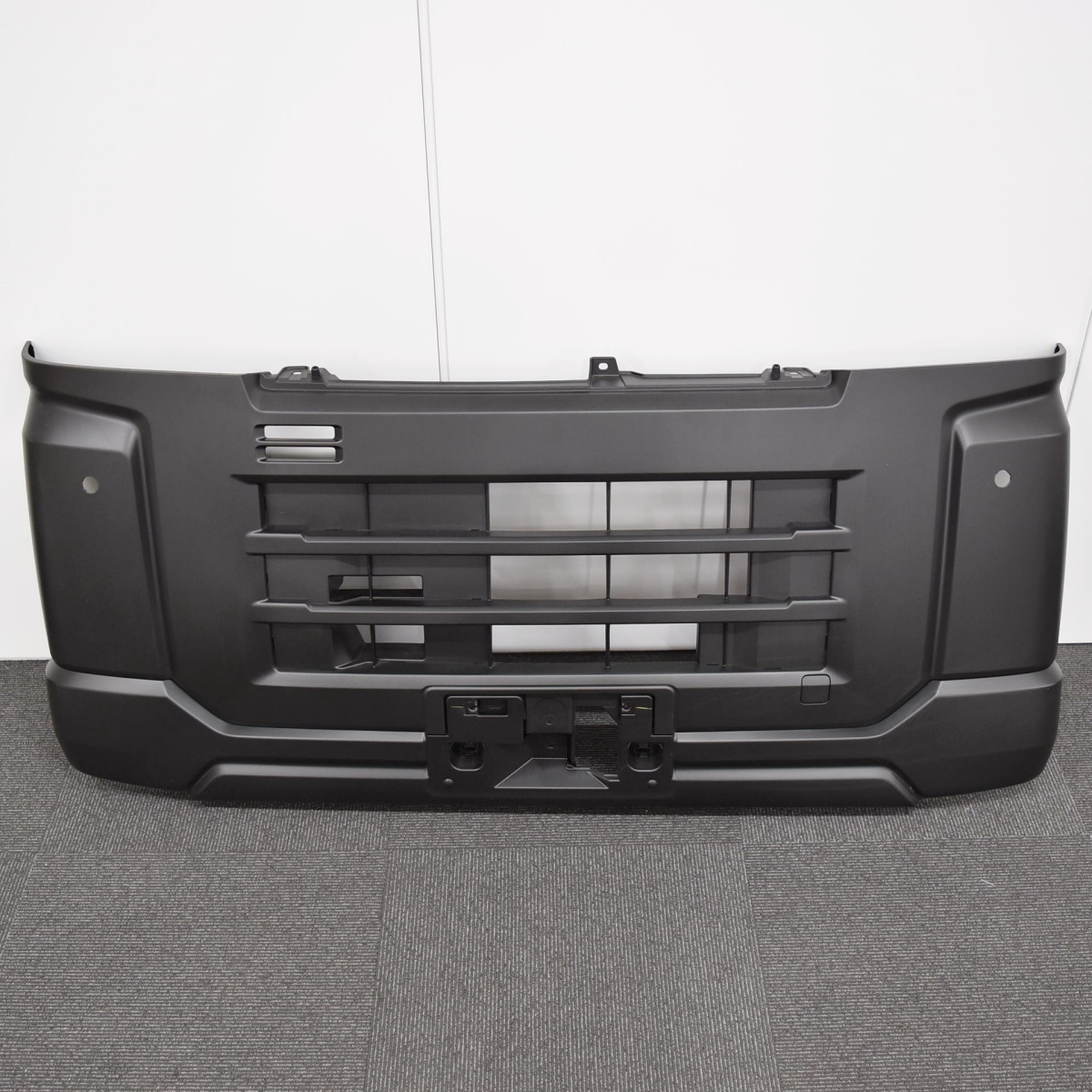 ダイハツ ハイゼットカーゴ 純正パーツ バンパー S700V S710V【中古 新車外し品】_画像1