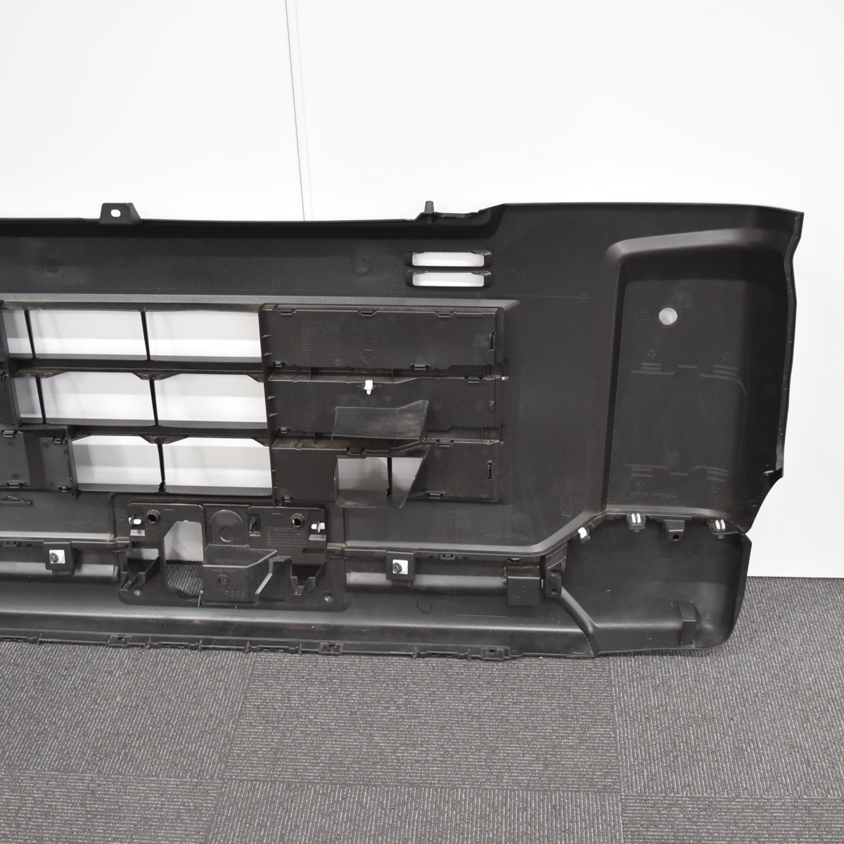 ダイハツ ハイゼットカーゴ 純正パーツ バンパー S700V S710V【中古 新車外し品】_画像6