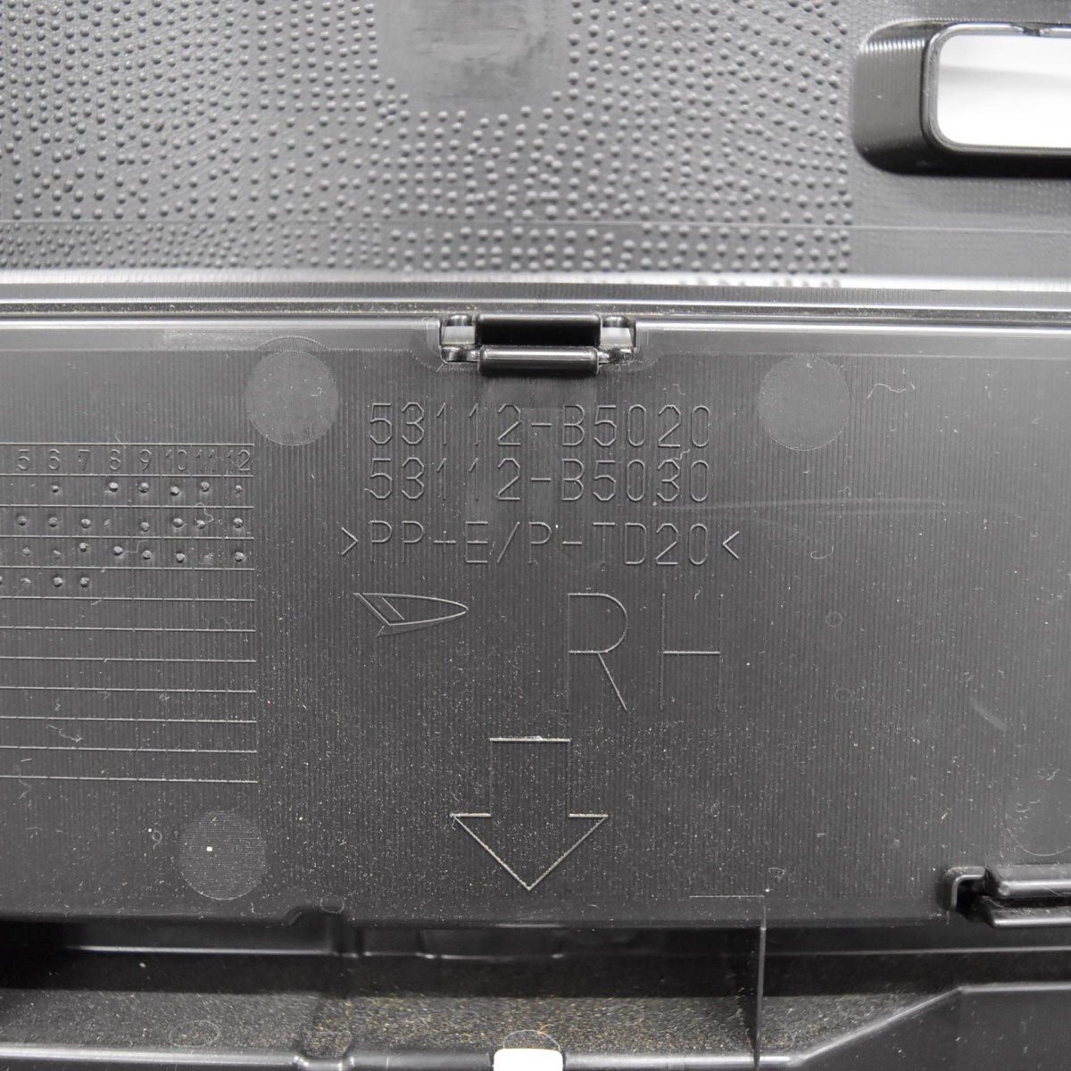 ダイハツ ハイゼットカーゴ 純正パーツ バンパー S700V S710V【中古 新車外し品】_画像8