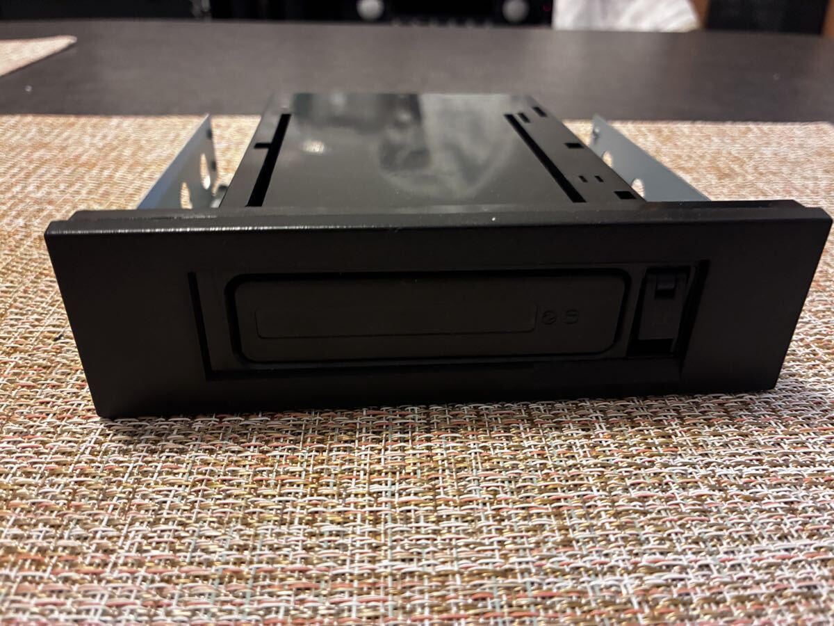 ratoc system ラトックシステム SAシリーズ SA25-RC 2.5インチSATA内蔵リムーバブルケース 5インチベイマウントキット付き_画像1