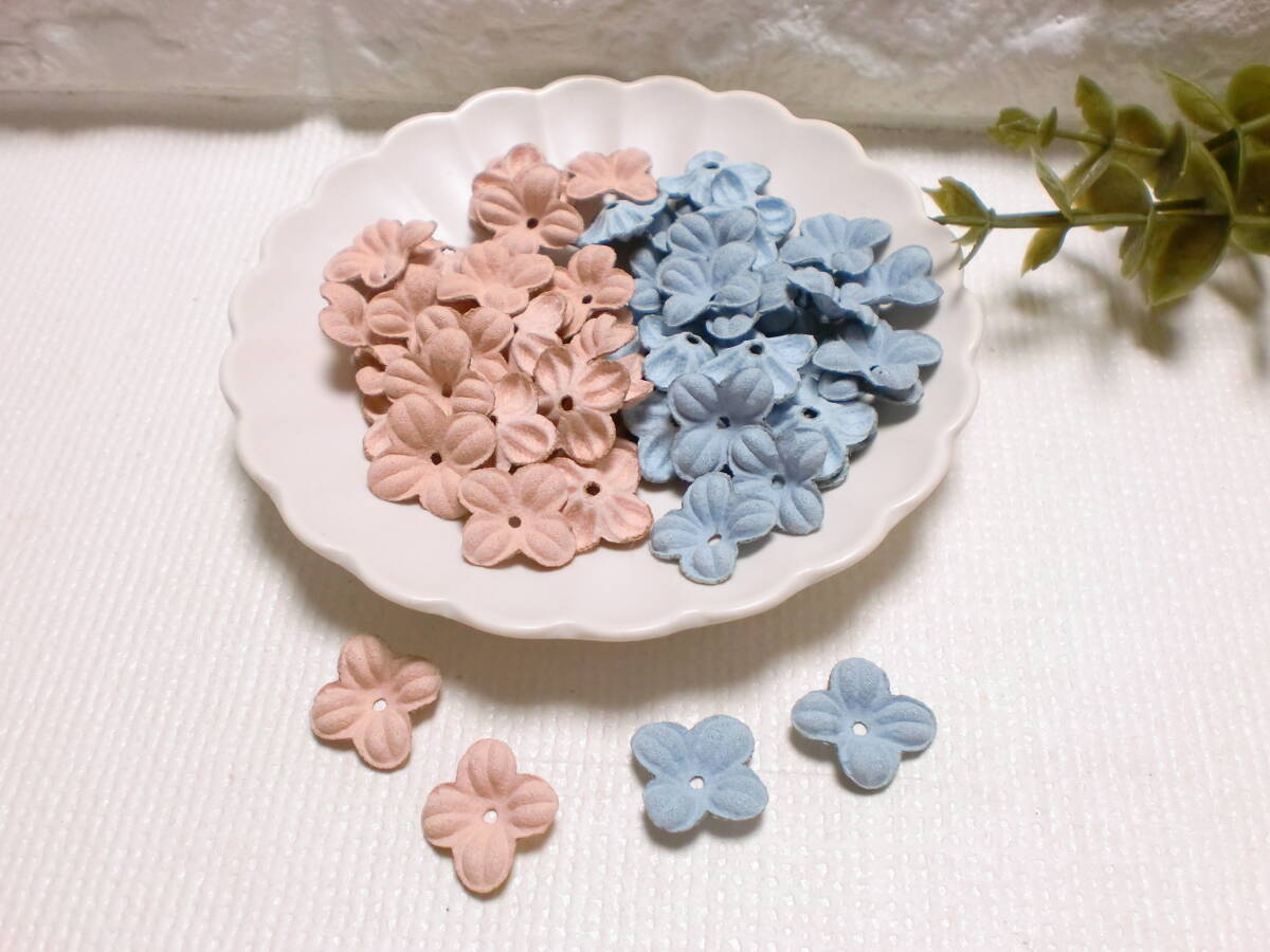 60個♪■立体的なお花パーツ♪■4弁花18mm■Ltブルー&Ltピーチ♪_画像1