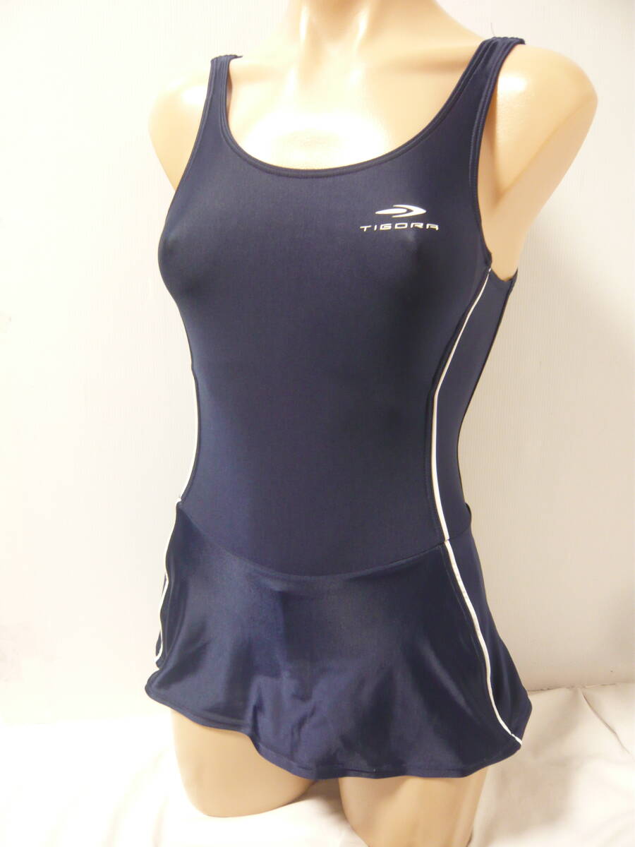8220 ティゴラ ホワイトライン×光沢ネイビー 競泳水着 140サイズ_画像1