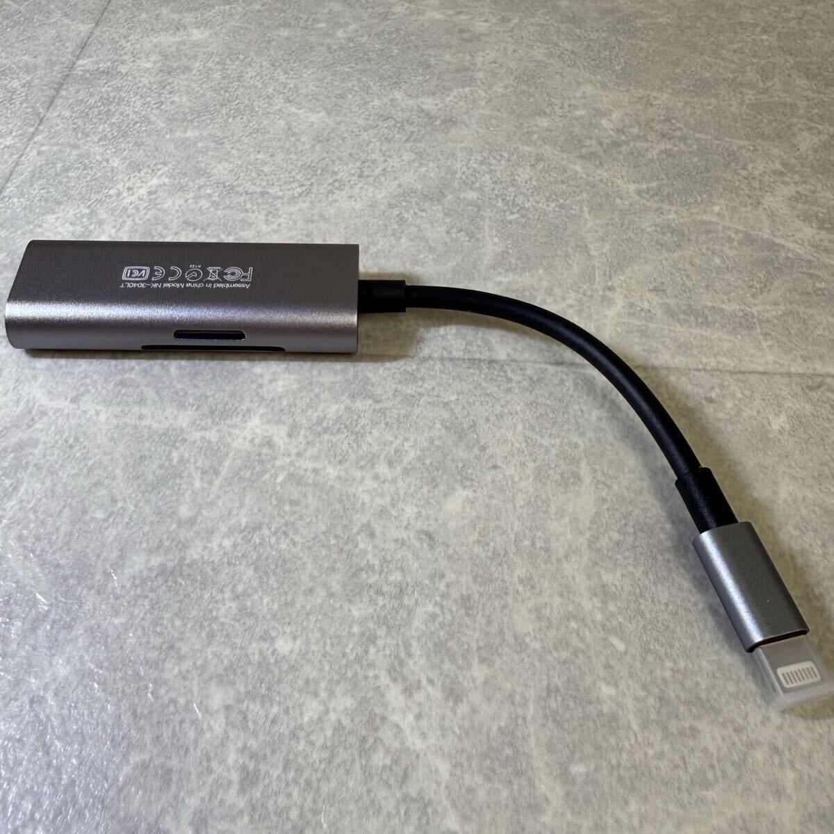 141 Lightning Multi-function Adapter USB SD TF 3in1 箱きず有り 1円〜_画像3