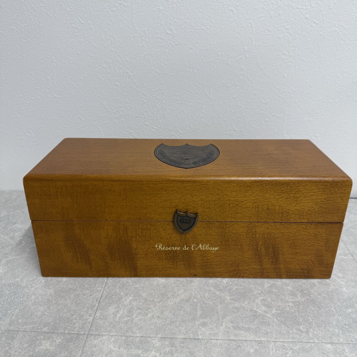 148 Dom Perignon 木箱 空箱 ドンペリ 傷あり 1円〜_画像1