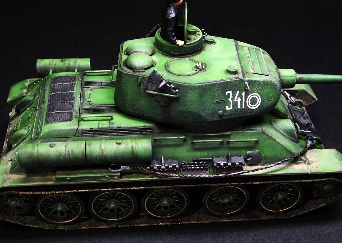 1/48　ソビエト中戦車　T34-85　人形付き塗装済み完成品_画像2