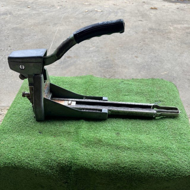 長野 シンワ ハンドステープラ SSH-15 封函機 手動式 段ボール 封函 梱包 ホッチキス 中古品_画像3