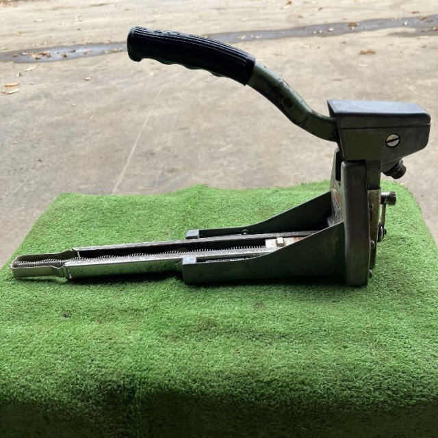 長野 シンワ ハンドステープラ SSH-15 封函機 手動式 段ボール 封函 梱包 ホッチキス 中古品_画像2