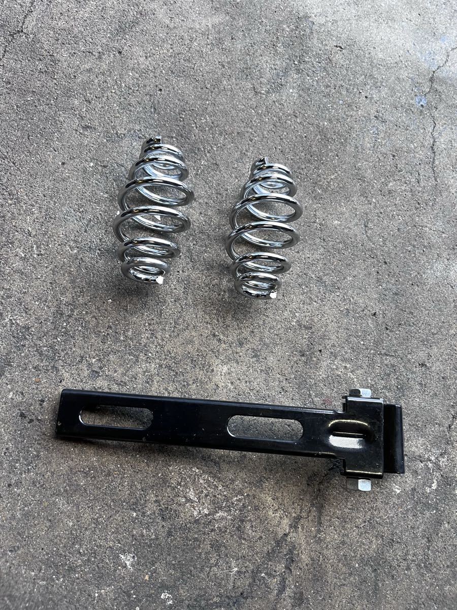 ★ 汎用　ソロシート　ステー　バネ　コイル　スプリング　カスタム　パーツ　アメリカン　ハーレー　Harley-Davidson チョッパー_画像1