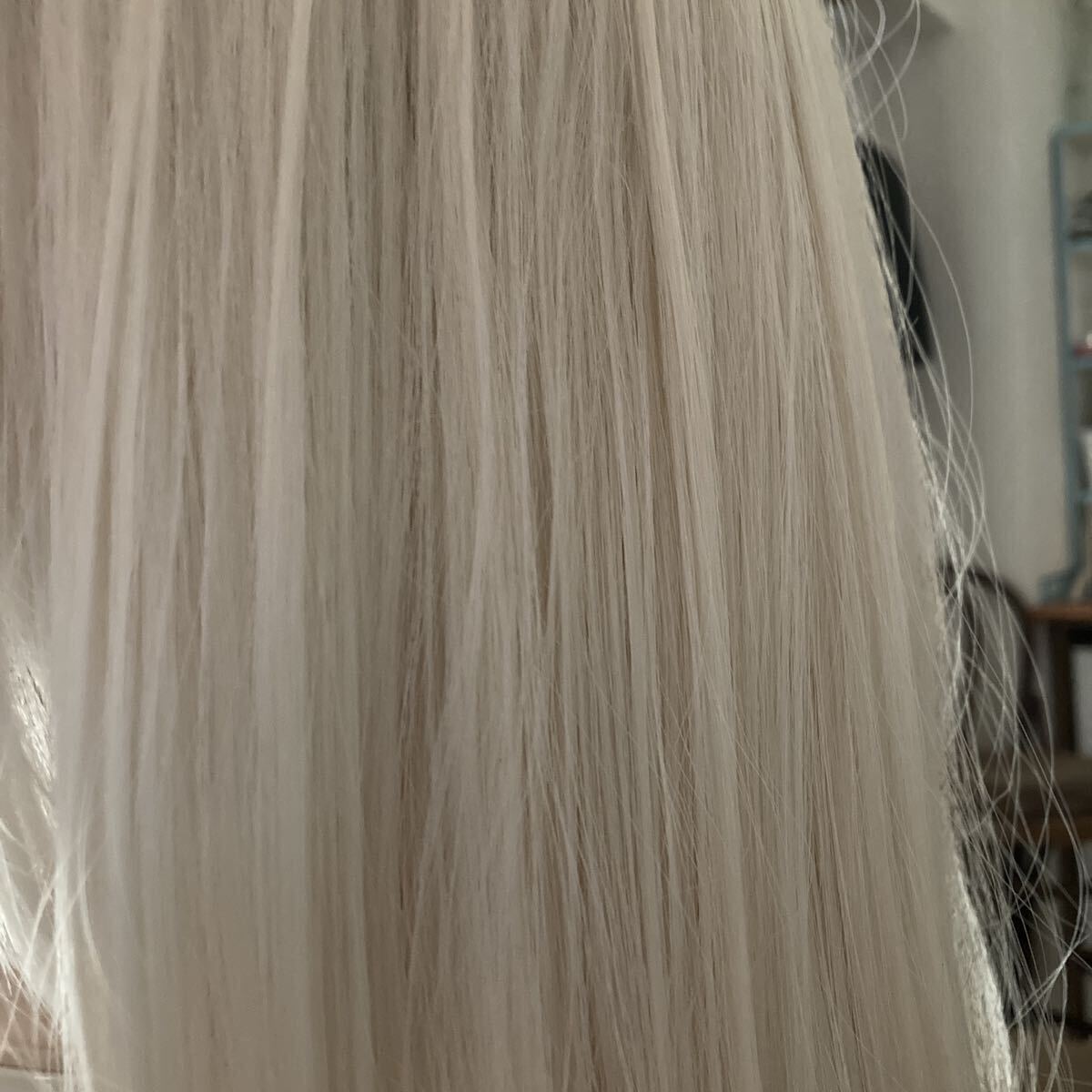 ウィッグ airilyコスプレ　ミディアムロング中古 象牙色　アイボリー_画像4