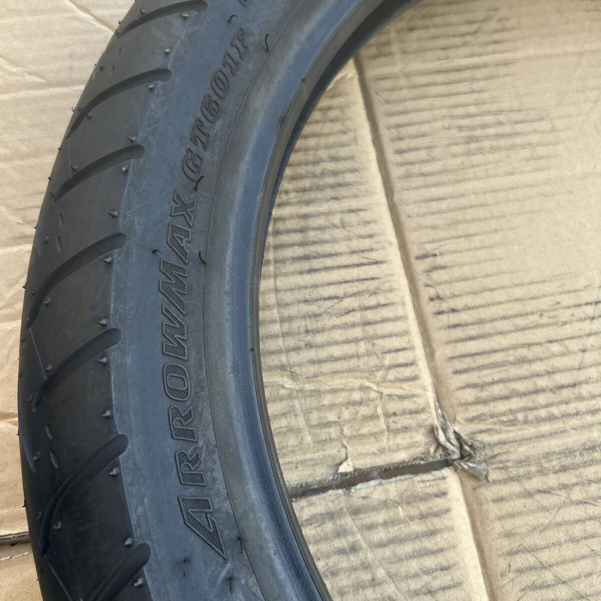 ダンロップ　アローマックス　GT601F 100/90-18 新品（１１１１．４）_画像4