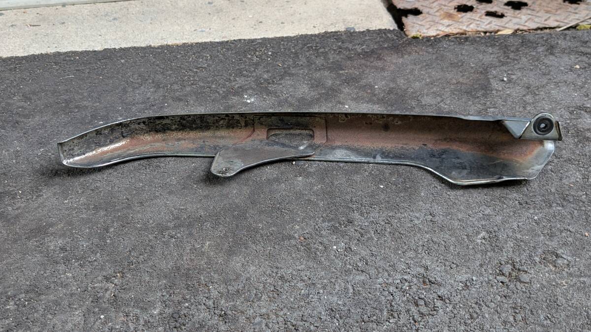 YAMAHA SR 400 純正 チェーンカバー メッキ　_画像4