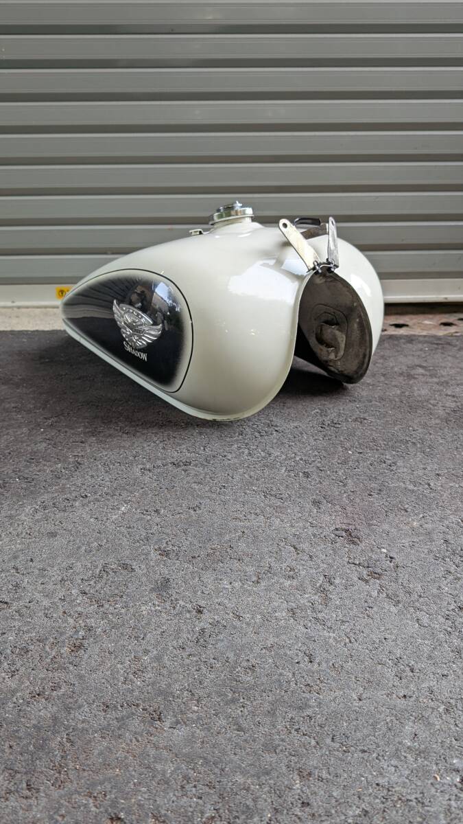HONDA　ホンダ　SHADOW　シャドウ400　スラッシャー PHOENIXエンブレム　NC 34 純正タンク　鍵付き　内サビ無し　状態良好　漏れなし_画像3