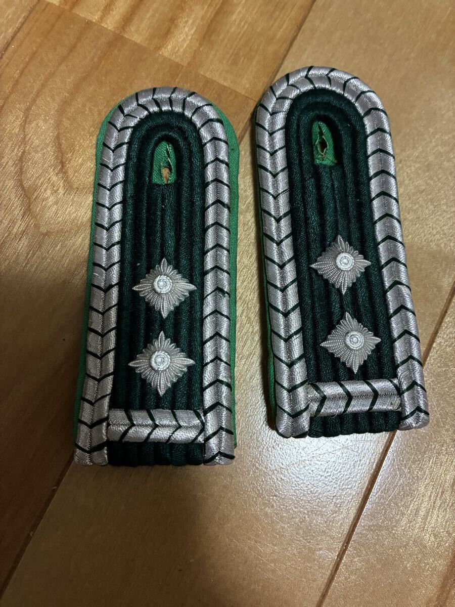  оригинал Восточная Германия армия человек . полиция внизу .. для погоны .. полиция SD замена товар . рекомендация!