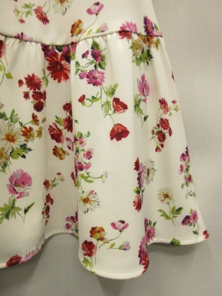 クイーンズコートQUEENS COURT★定価¥20900(税込) ガーベラプリントミニワンピース◆サイズ2◆未使用_画像3