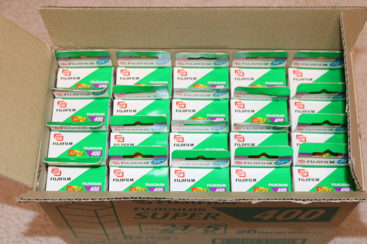 期限切れ フィルム 100本 24枚撮 FUJIFILM 富士フイルム FUJICOLOR SUPER 400 ジャンク 135 24枚撮り_画像4