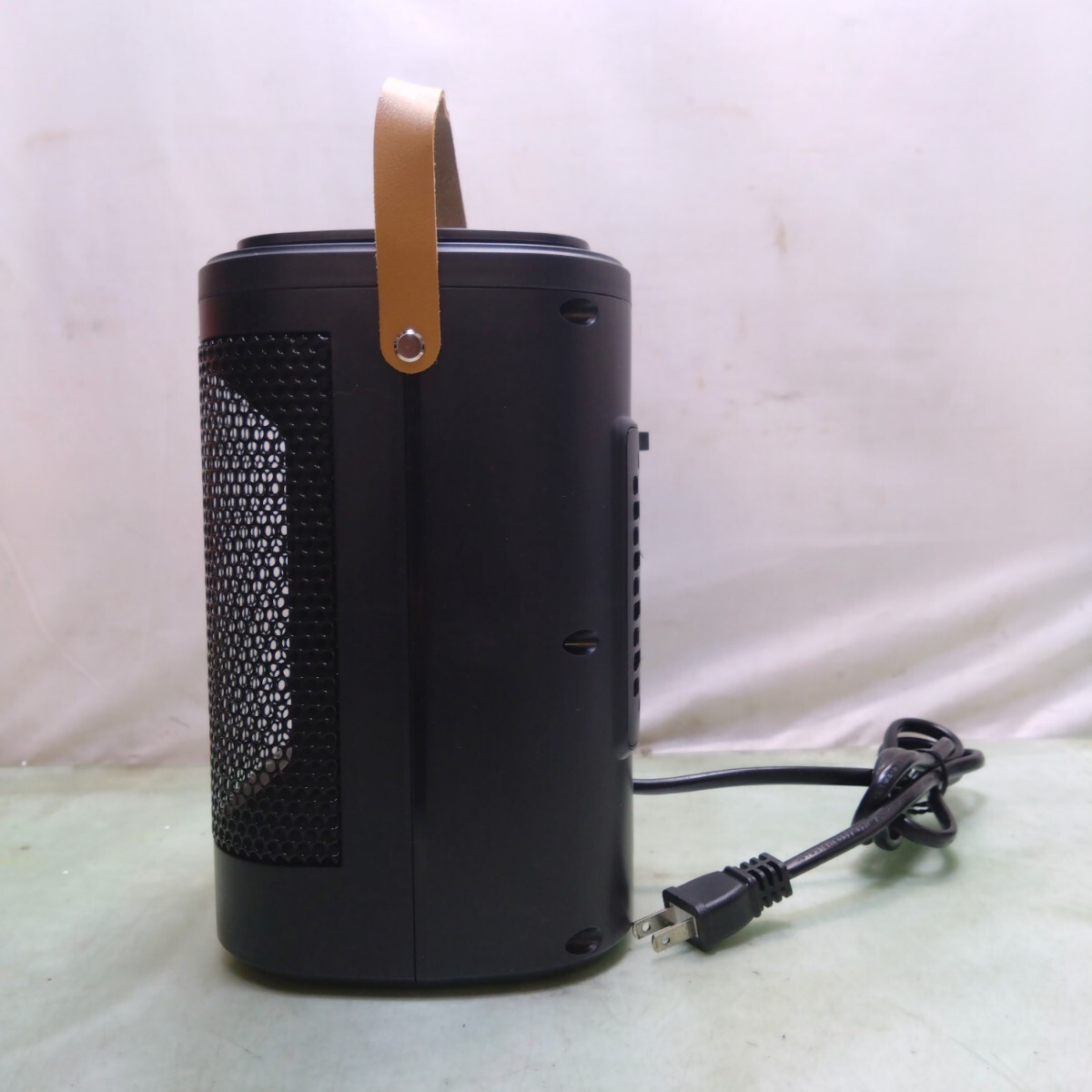 コンパクト ファンヒーター 卓上ヒーター 足元ヒーター XY-618 首振り タッチセンサー ミニヒーター 暖房器具_画像3