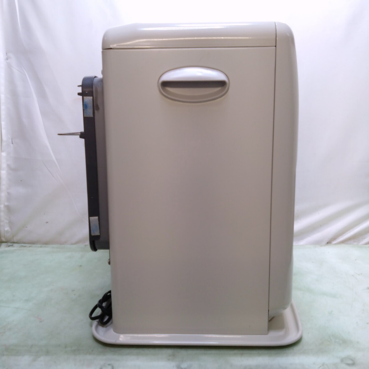 ☆分解清掃済み☆ DAINICHI/ダイニチ 石油ファンヒーター ブルーヒーター FW-438NE 12畳まで 5.0L 暖房器具_画像5