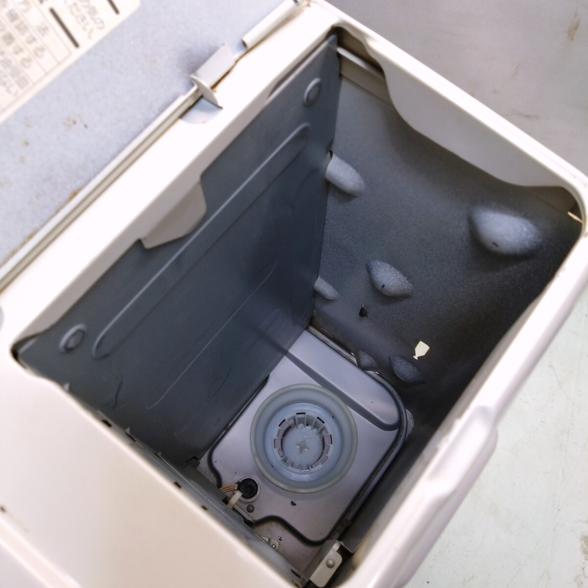 ☆分解清掃済み☆ DAINICHI/ダイニチ 石油ファンヒーター ブルーヒーター FW-438NE 12畳まで 5.0L 暖房器具_画像8