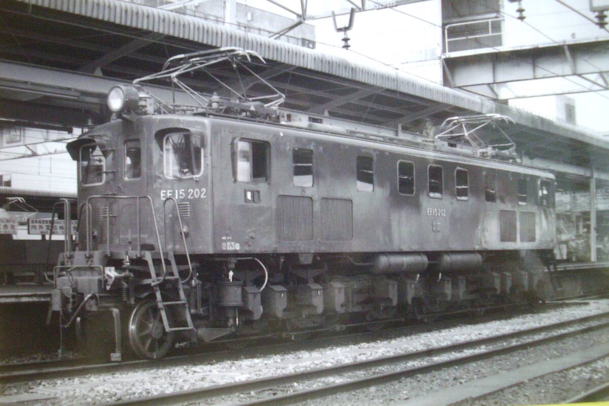 ☆鉄道写真　KGサイズ：☆国鉄　 EF15202　　ラストナンバー　　和歌山市駅_画像1